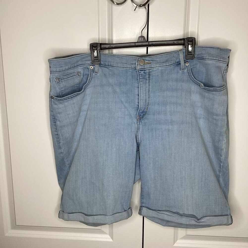 Ladies Levi's Bermuda Jean‎ Plus Sized 24 light denim